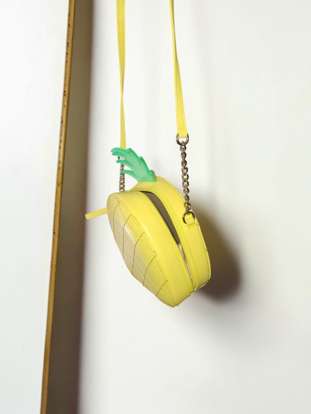 🍍 Kate Spade Pineapple Crossbody “How Refreshing” Yellow Leather 🍍 - Picture 12 of 12